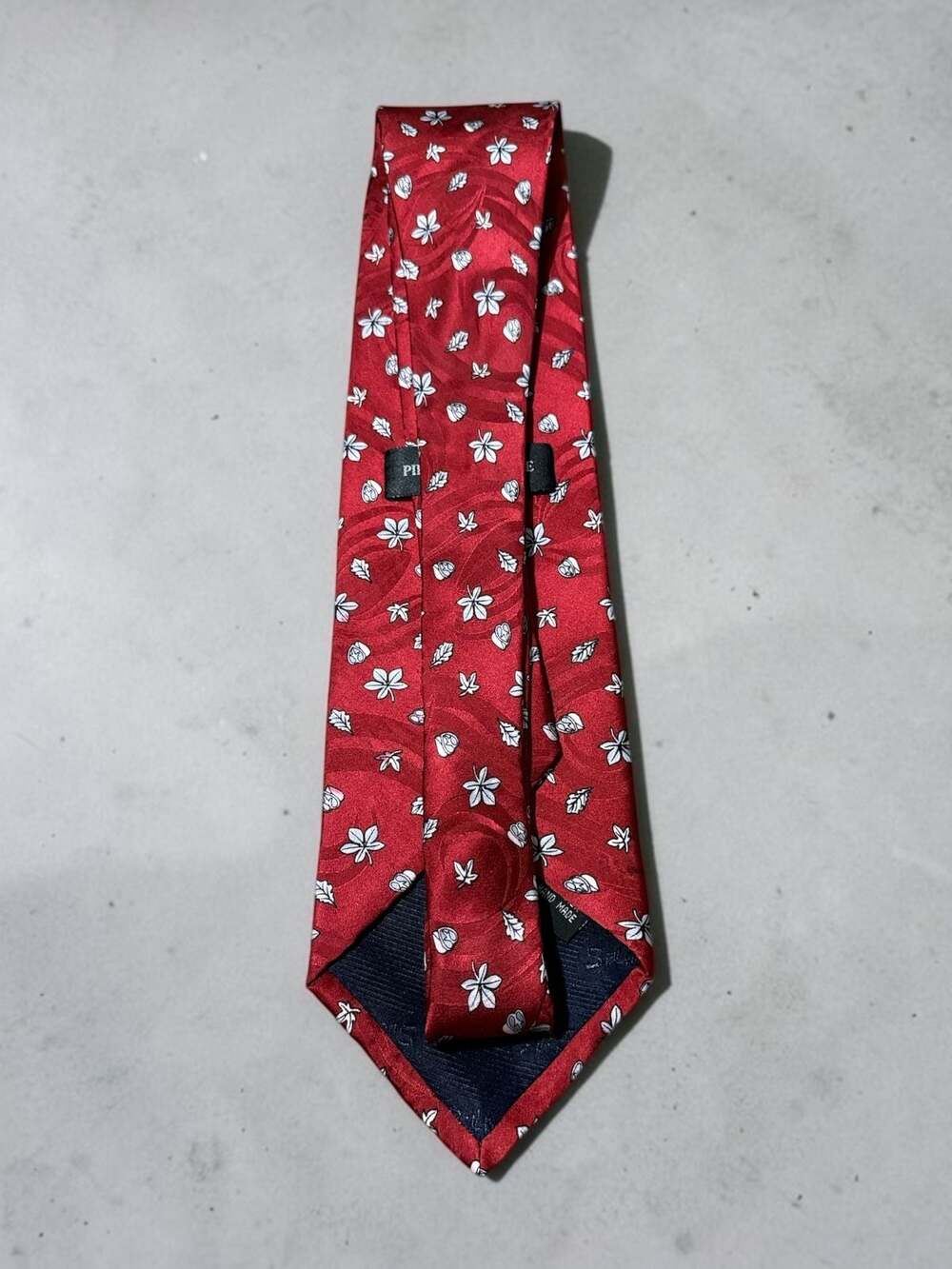 Pierre Victoire Vintage Red Silk Necktie with Leaf and Acorn Pattern - Picture 2 of 5